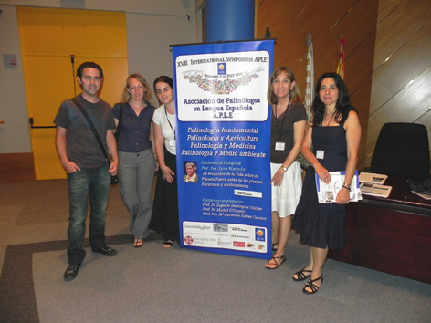 Grupo Málaga con el panel del congreso